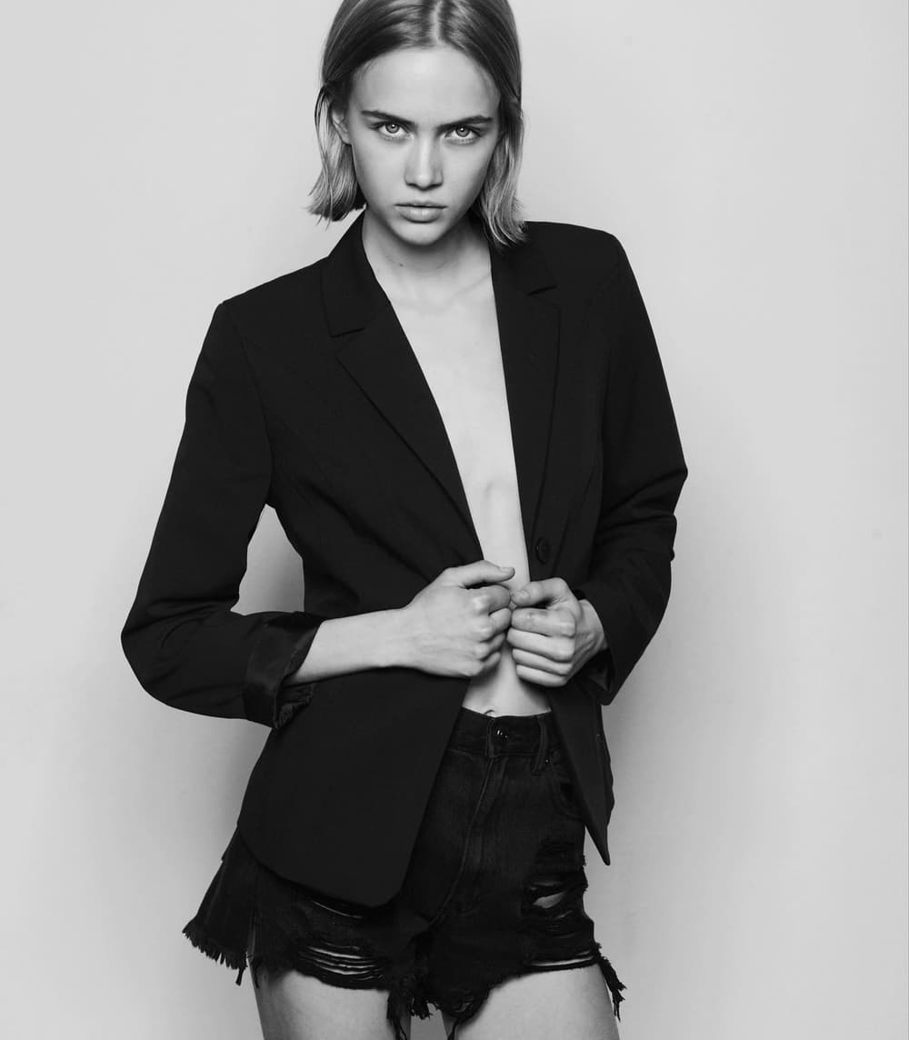 Annika Knudsen — 05