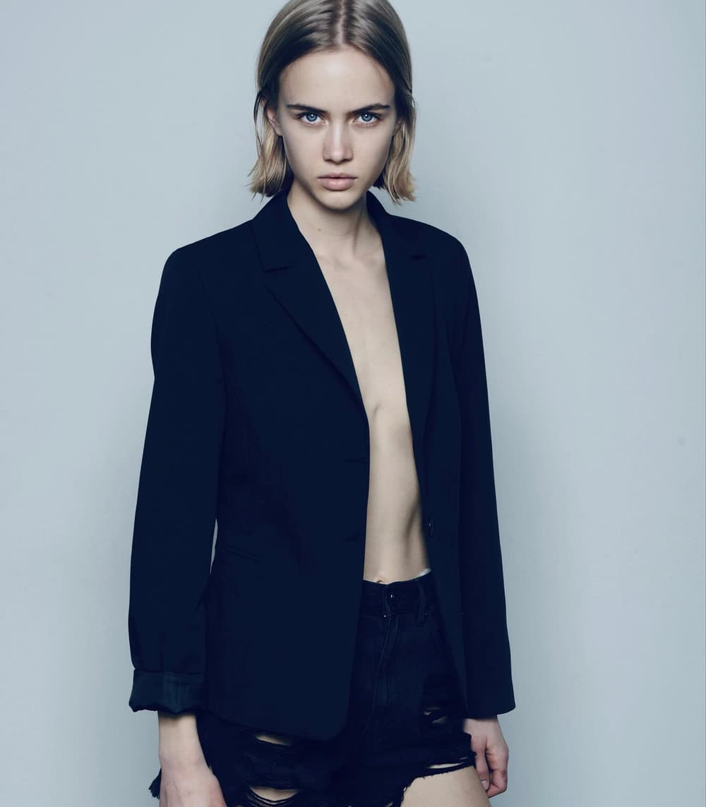 Annika Knudsen — 06